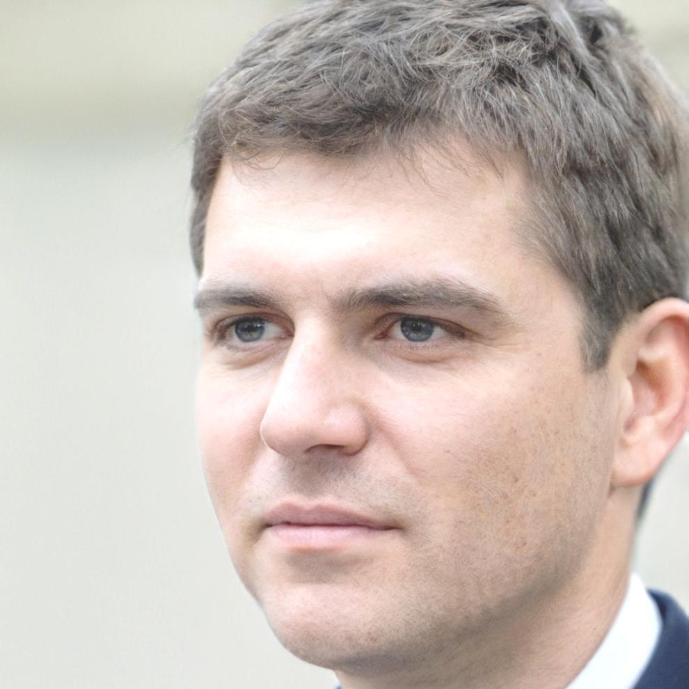 Retrato profesional de Esteban Cifuentes